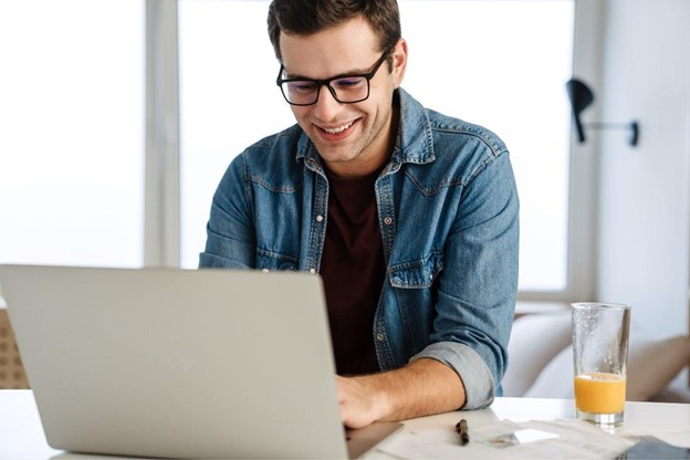 Online Coach Training vs Face-to-Face - How to Choose the Right Certification Format